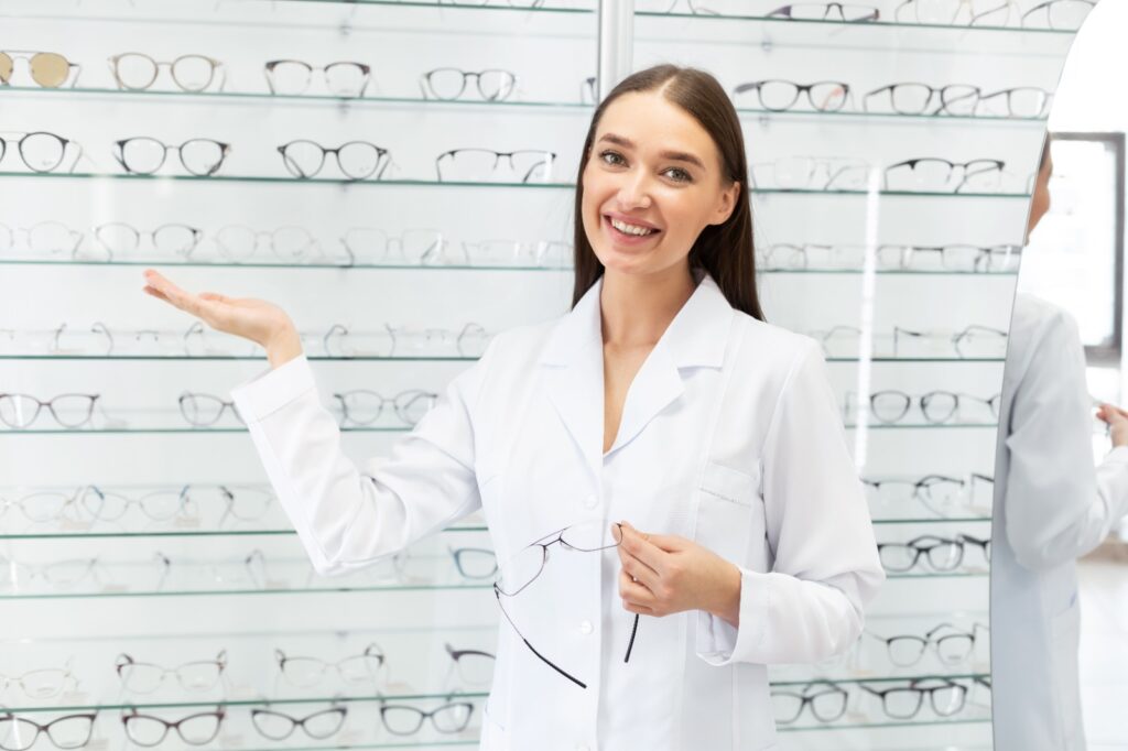 optician, optician in the eyeglass store, female optician, female optician in the eyeglass store